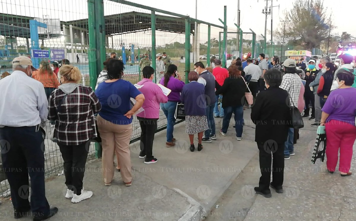 Desorden en vacunación a abuelitos en Tamaulipas. (Jaime Maya)