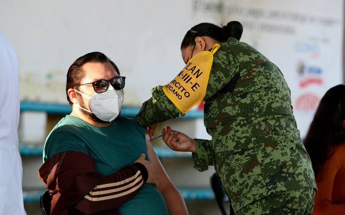 Personal docente ha recibido la vacuna Moderna como refuerzo. | Especial