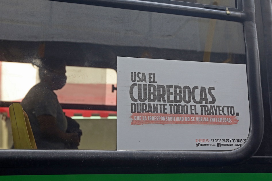 Usuarios del transporte público piden reforzar medidas en camiones del AMG (Fernando Carranza)