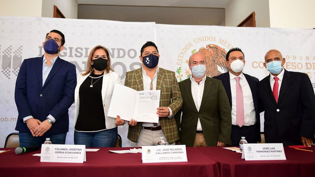 Gobernador de SLP entrega iniciativa al Congreso para crear Guardia Civil