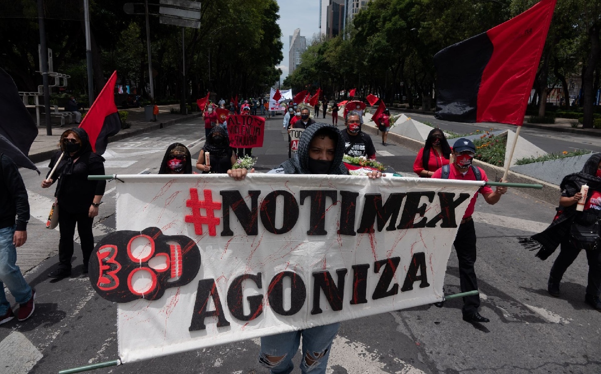 Integrantes del SutNotimex que, a más de un año, continúan en huelga por las acciones de Sanjuana Martínez. | Cuartoscuro
