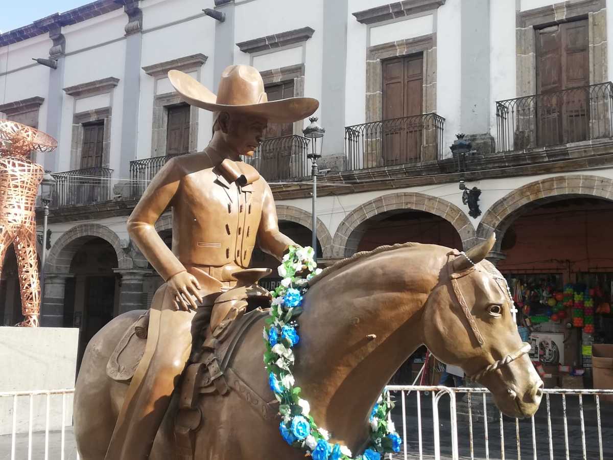 Estatua de Vicente Fernández en la plaza de los Mariachis (Cortesía)