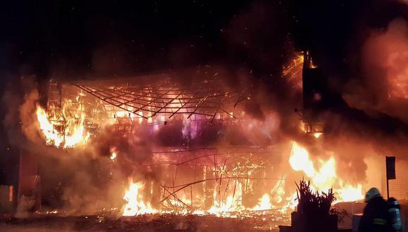 Incendio  que destruyó un edificio en la ciudad de Kaohsiung, en  Taiwán. ( Departamento de Bomberos de Kaohsiung / AFP).