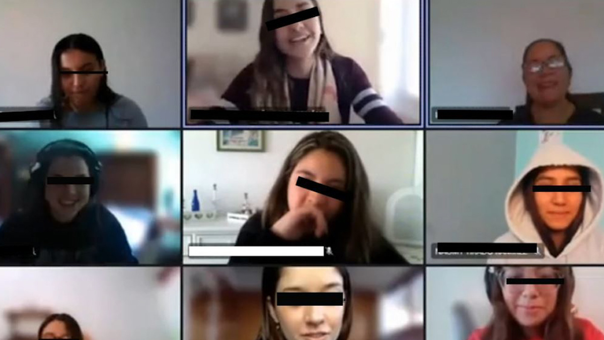 Maestra discrimina a los judíos con indignante 'chiste' en clase