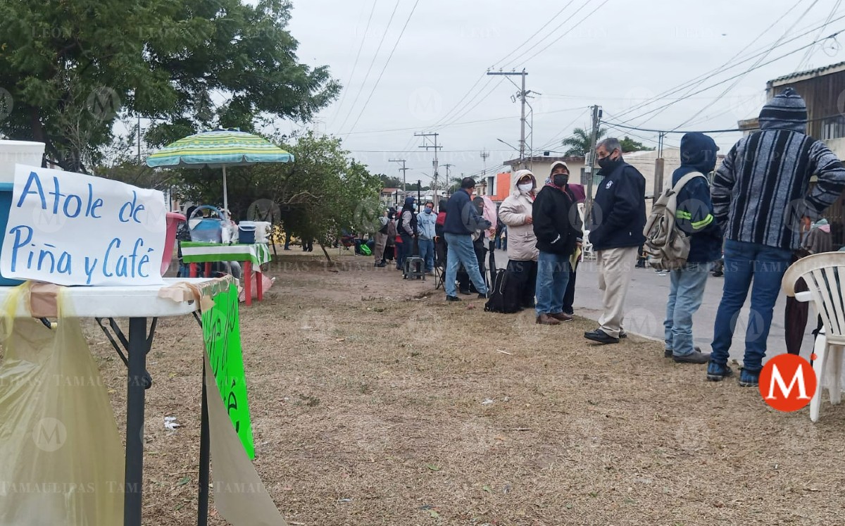 Refuerzo de vacuna covid a adultos mayores en Tampico. (Jesús Alberto García)