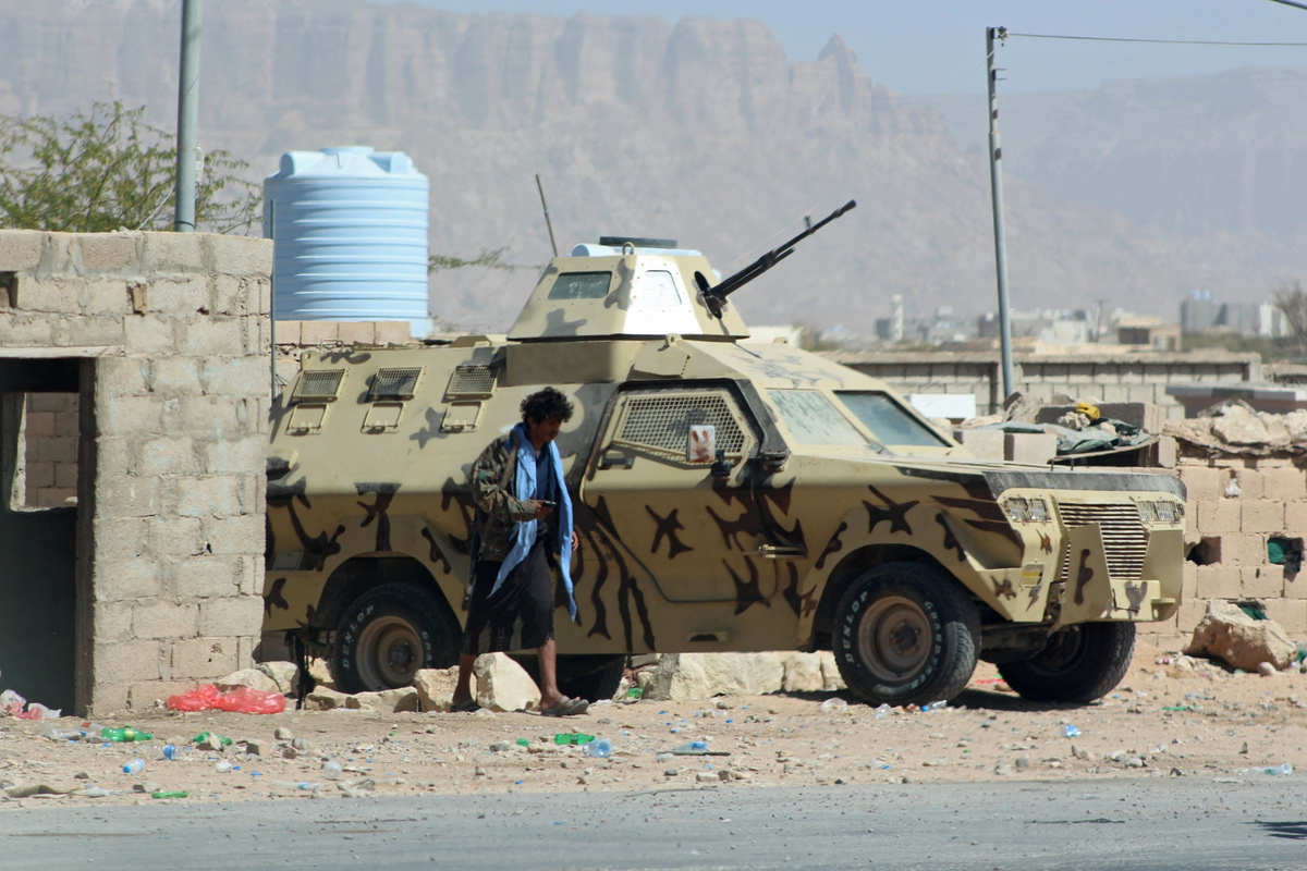 Más de 100 víctimas en bombardeo contra prisión controlada por rebeldes en Yemen | AFP