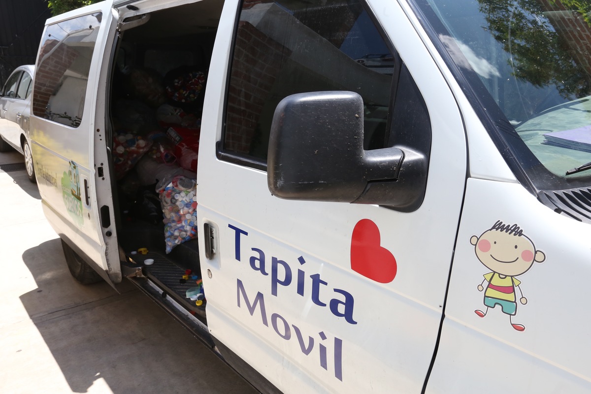 La asociación no sólo tiene el desabasto de medicamentos, sino también de equipo médico. (Octavio Hoyos)