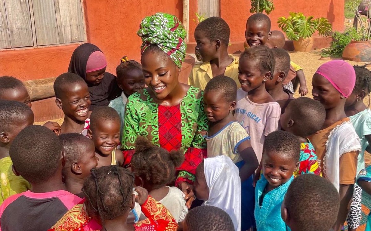 Miss Ghana regresó a su aldea para ayudar a los suyos | Especial