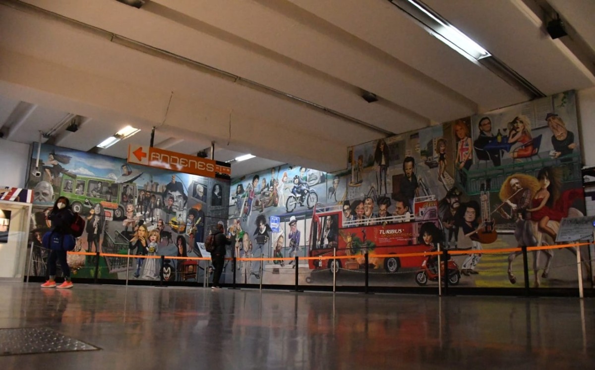 Mural "Un viaje por el rock and roll" en el metro de la Ciudad de México. | Twitter