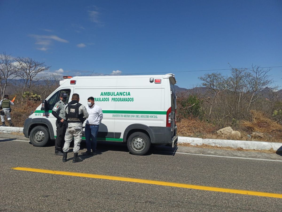 Guardia Nacional y policía de Oaxaca detienen a 28 migrantes trasladados en ambulancia del IMSS