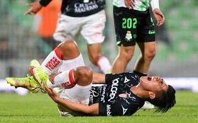 Jordan Carrillo se fue expulsado por una dura entrada