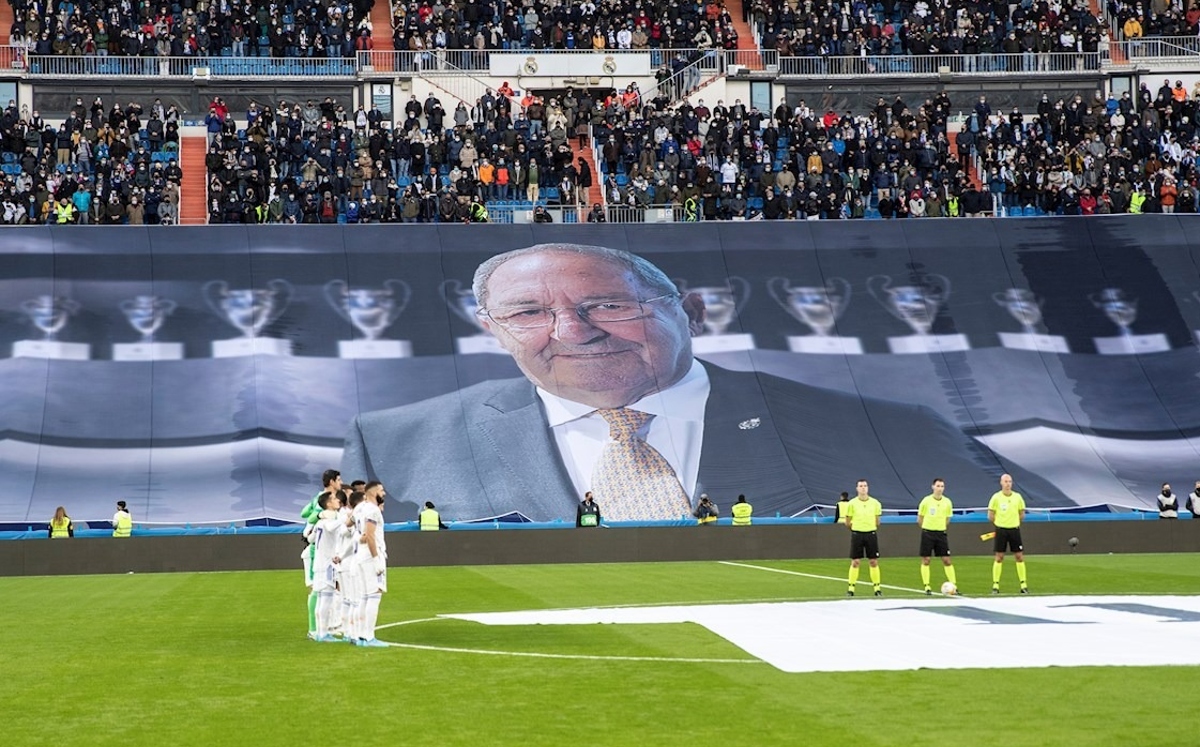 Real Madrid realiza emotivo homenaje a Paco Gento en el Santiago Bernabéu (EFE)