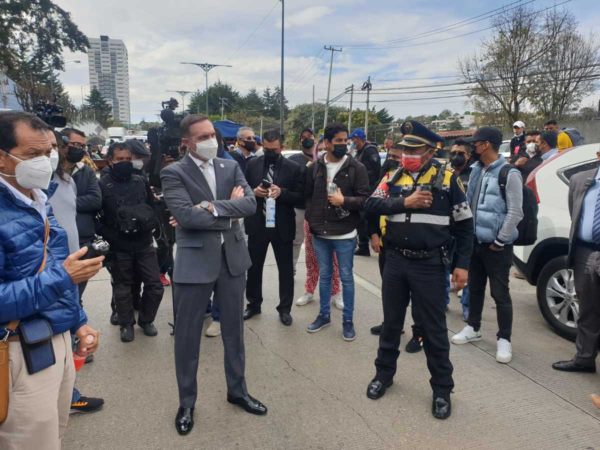 Alcalde de Cuajimalpa llega a dialogar con estudiantes del CIDE tras bloqueo carretero | Alma Paola Wong