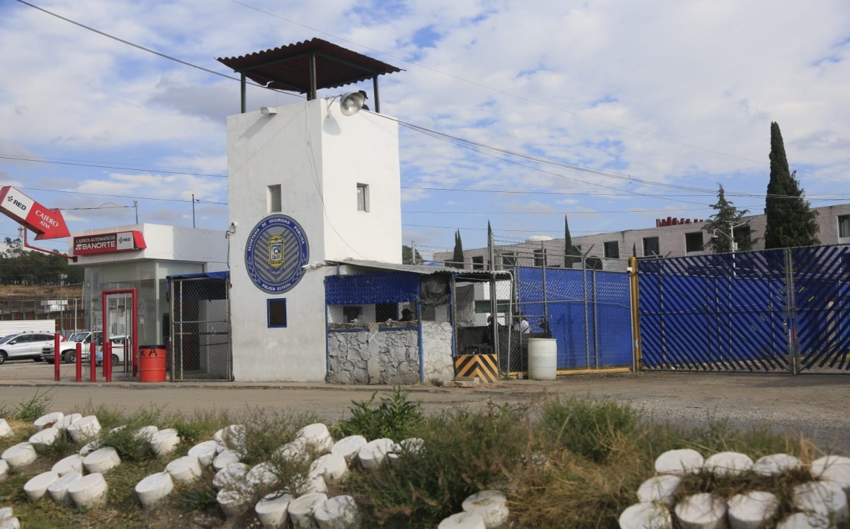 Aspectos de penal de San Miguel en Puebla | Andrés Lobato