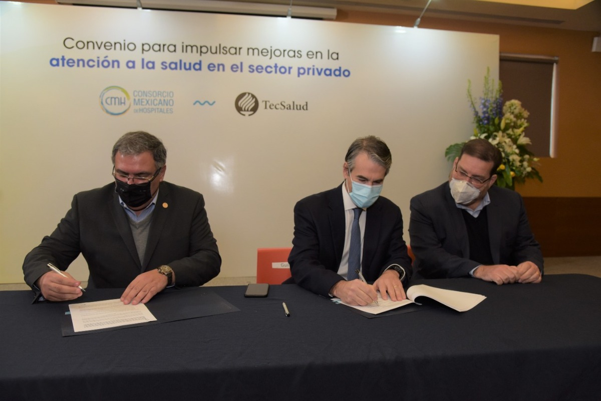 El convenio fue firmado por Guillermo Torre, rector de TecSalud. Foto: Especial