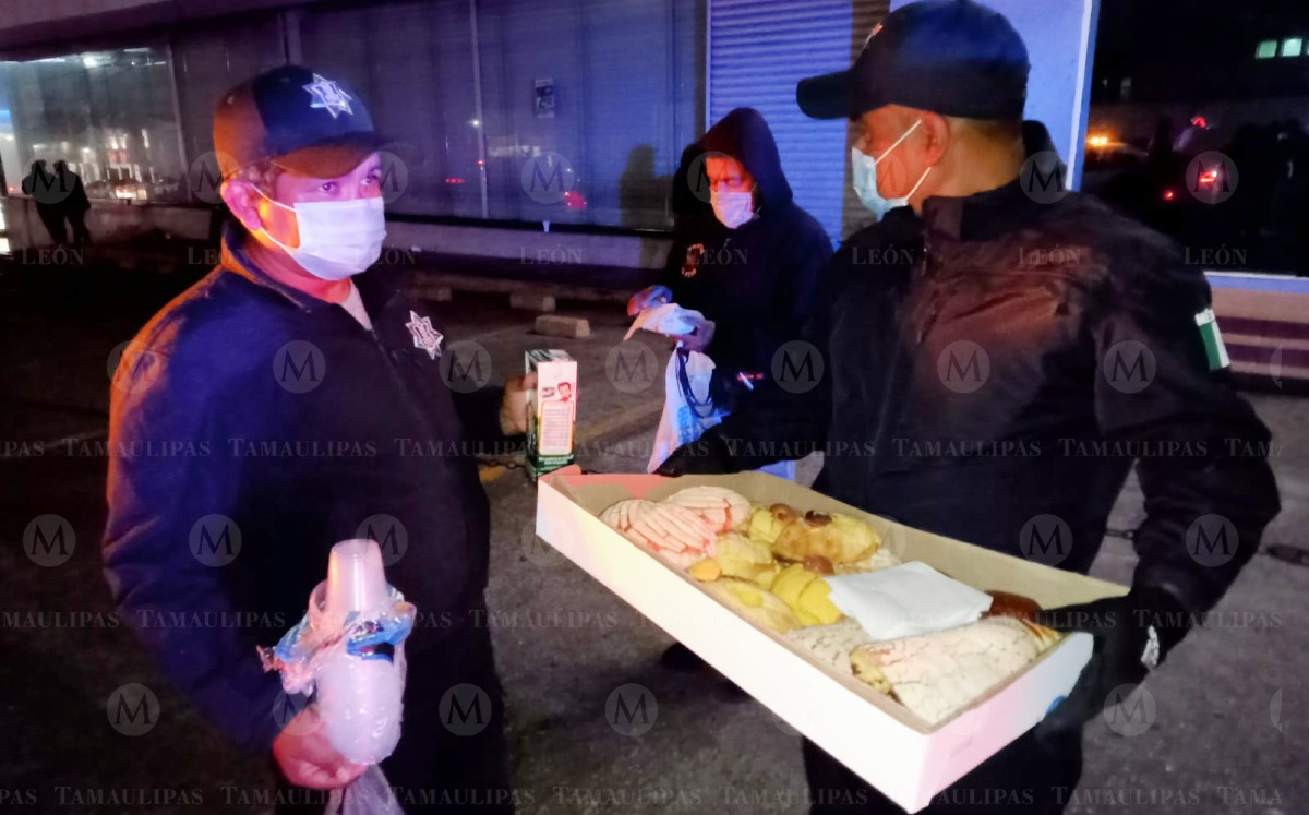 Donación a familiares de enfermos en el hospital Canseco de Tampico.  (Noel Vergara)