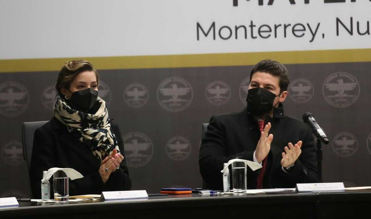 El gobernador y su esposa participaron hoy en una mesa de trabajo en materia de adopción en el Tribunal Superior de Justicia. Foto: Jorge López