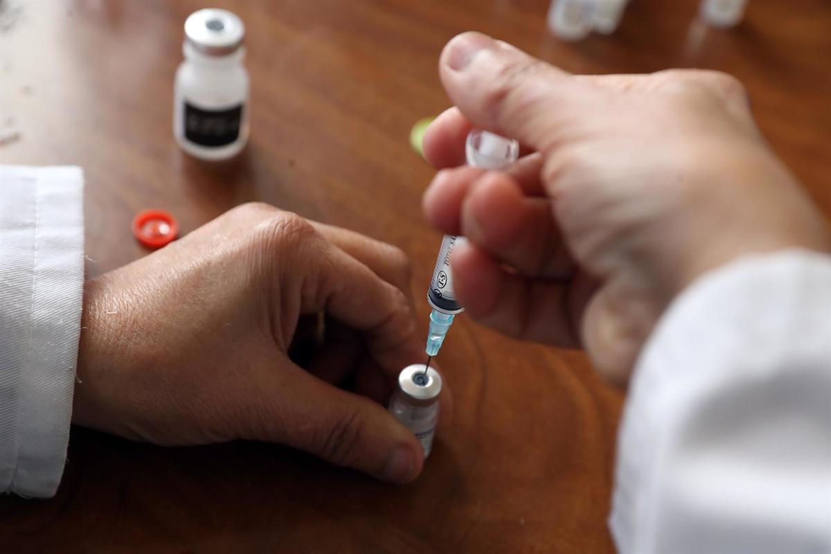 La vacuna de Pfizer es eficaz contra ómicron | EFE