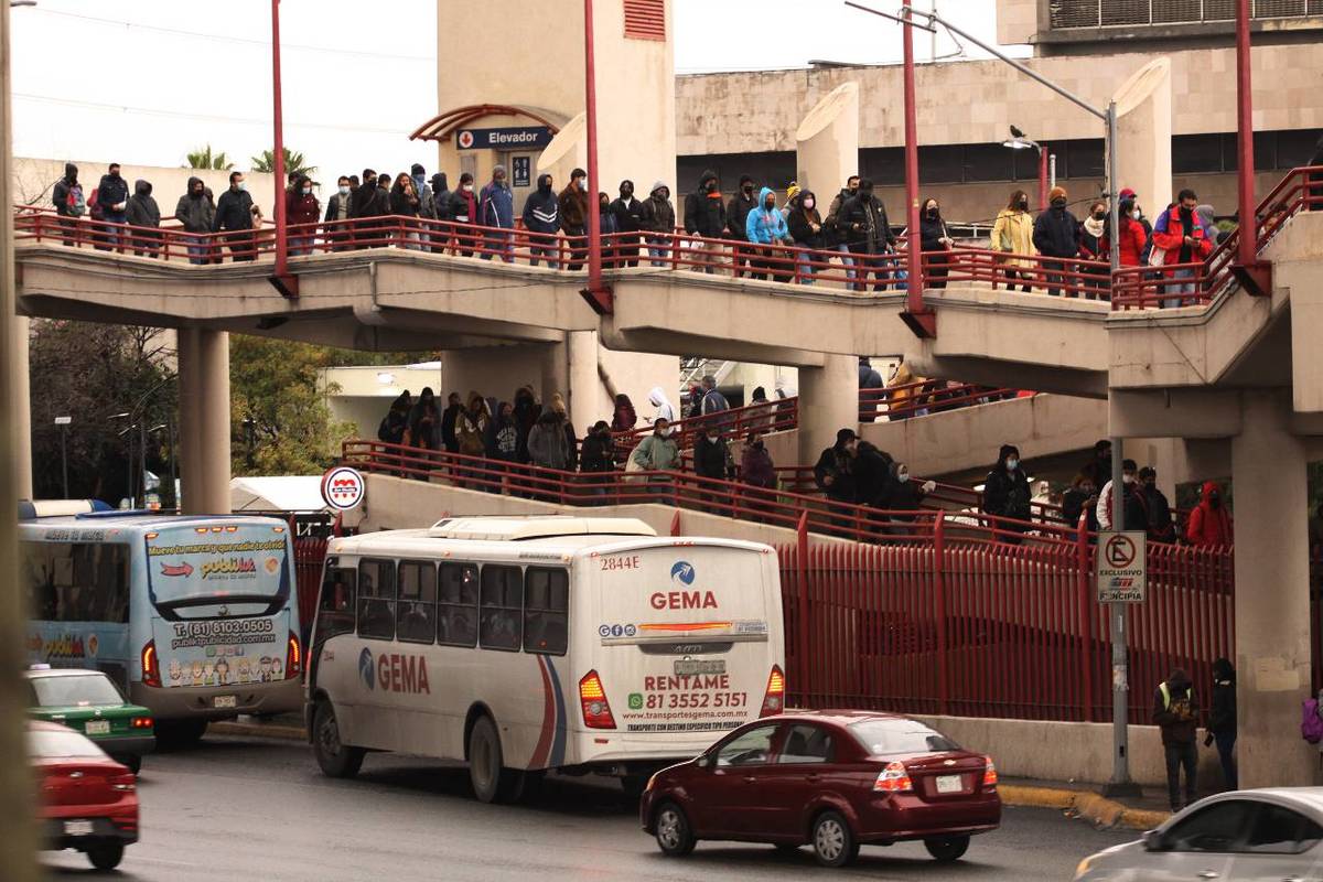 Este lunes se presentaron fallas en la Línea 2 del Metro. Foto: Roberto Alanís