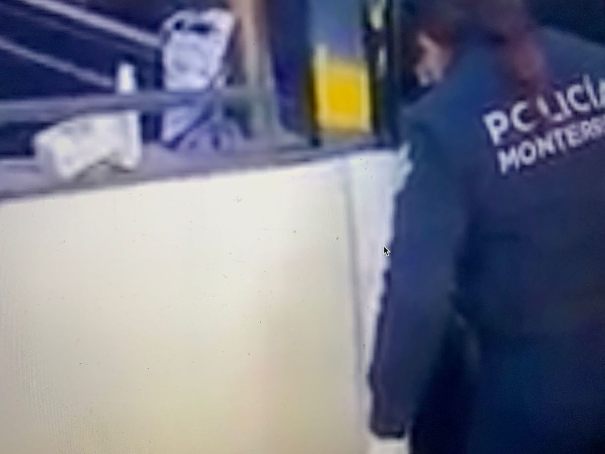 Mujer hondureña da a luz en unidad policiaca afuera de Central de Autobuses en Monterrey. Foto: Especial
