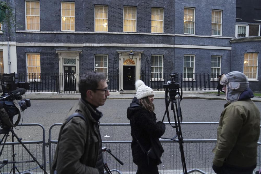 Policía de Londres investiga fiestas en oficina de Johnson | AP