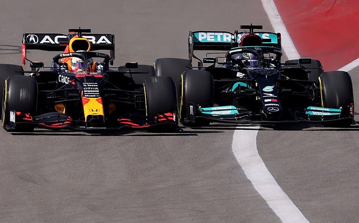 Red Bull da duro golpe a Mercedes; les 'roba' estrella para nueva temporada de F1 (Reuters)