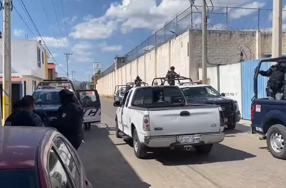Reportan pelea entre internos.