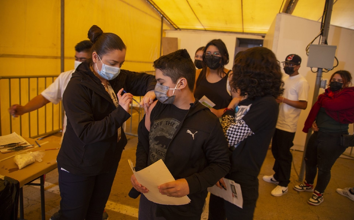 Actualmente sólo se vacuna contra el covid a menores de 12 a 17 años en México. | Cuartoscuro