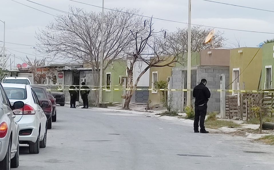 Asesinan a hombre frente a vivienda en Ciénega de Flores, NL. Foto: Agustín Martínez.