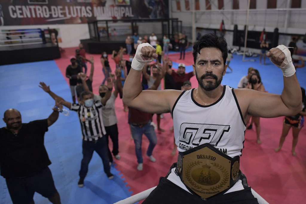 Christiano Xavier, el alcalde de Santa Luzia en Minas Gerais, promociono el lugar de lucha. (AFP)