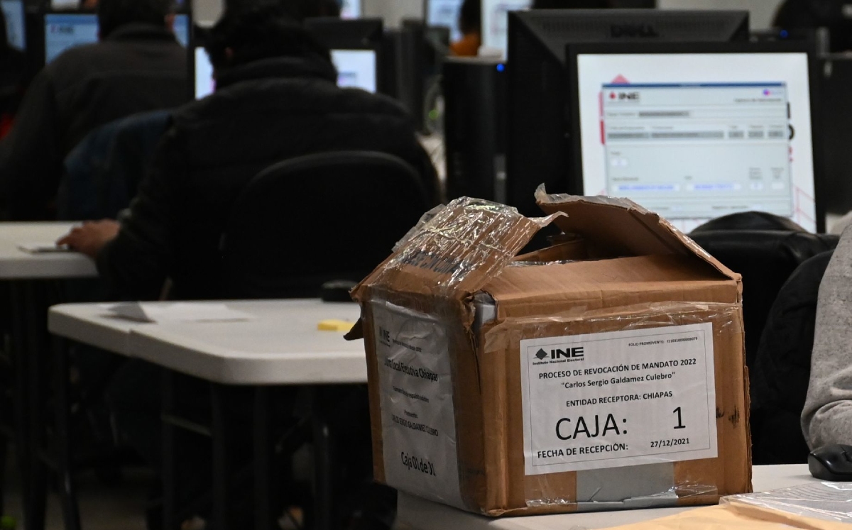 El conteo y la revisión de las firmas para la revocación de mandato continúa. | Cuartoscuro