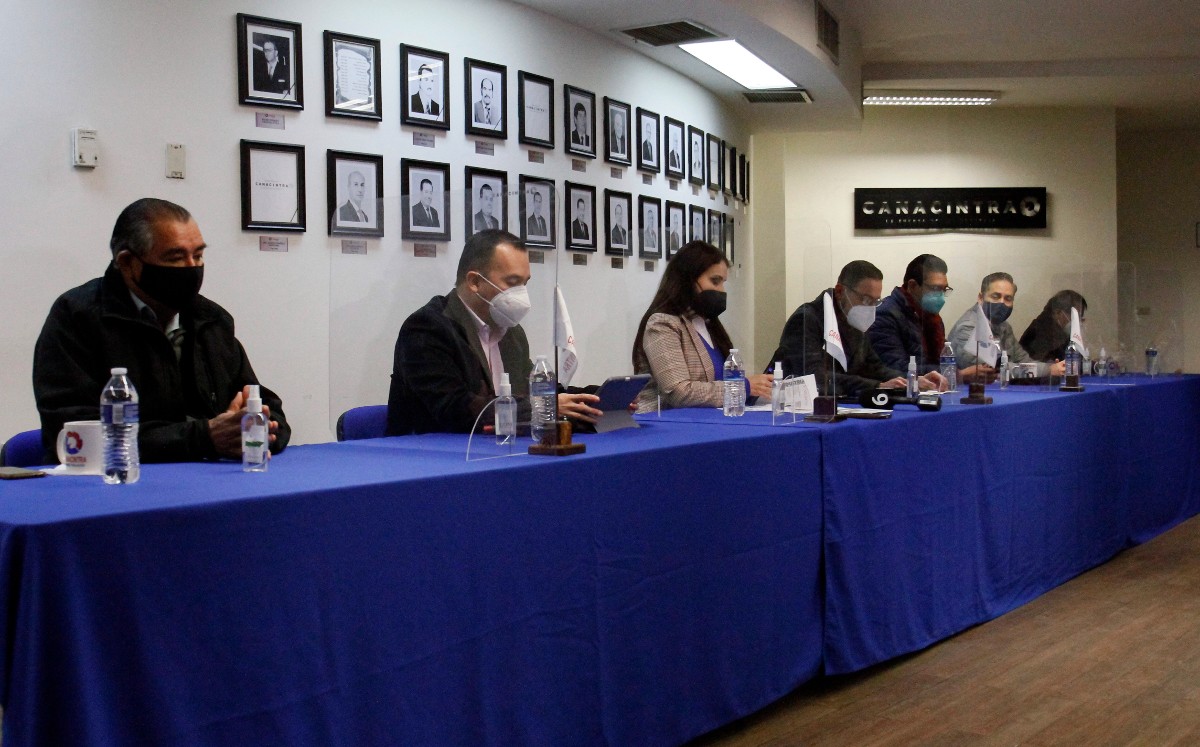 Integrantes del Consejo Directivo de Canacintra Gómez Palacio. (Rolando Riestra)