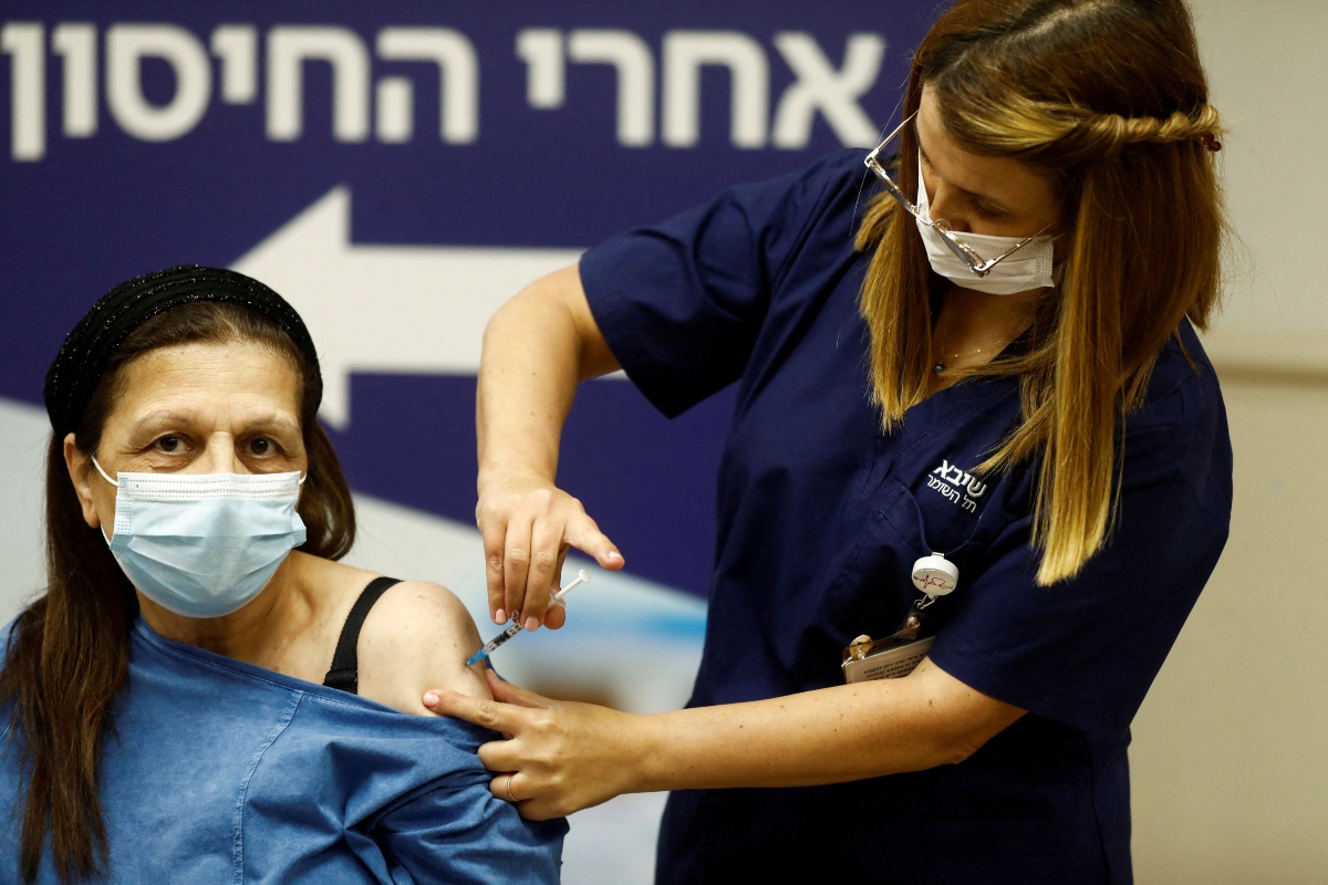 Israel fue el primer país en autorizar la aplicación de una cuarta dosis contra covid-19. (Reuters)