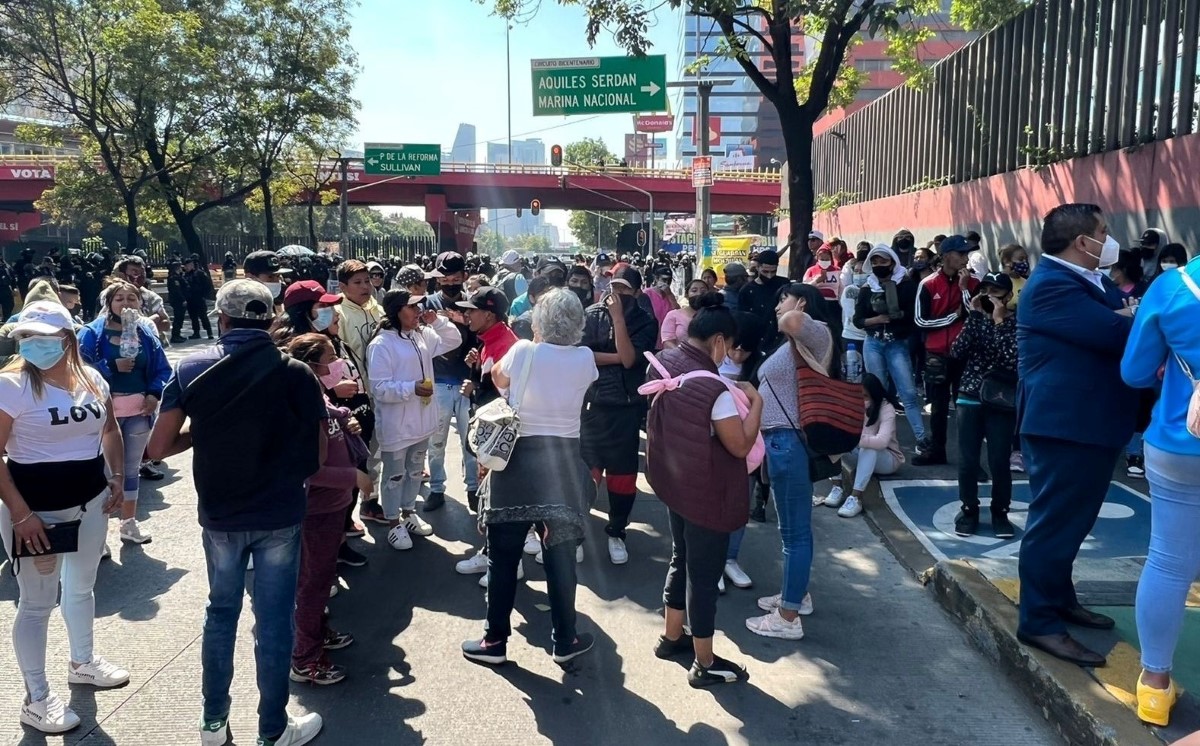Los manifestantes tomaron los accesos de la dependencia, en Circuito Interior. | Ramón Ramírez