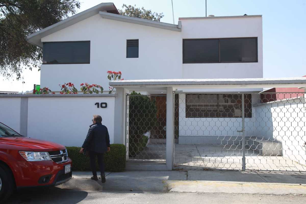 Personal de la Cofepris se trasladó a la casa en la que vacunaban a los menores contra covid de manera irregular. (Juan Carlos Bautista)