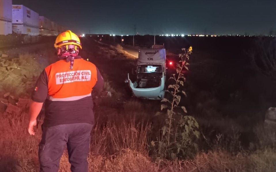 Tráiler es embestido por un tren en Escobedo, Nuevo León. Foto: Miranda Arias.