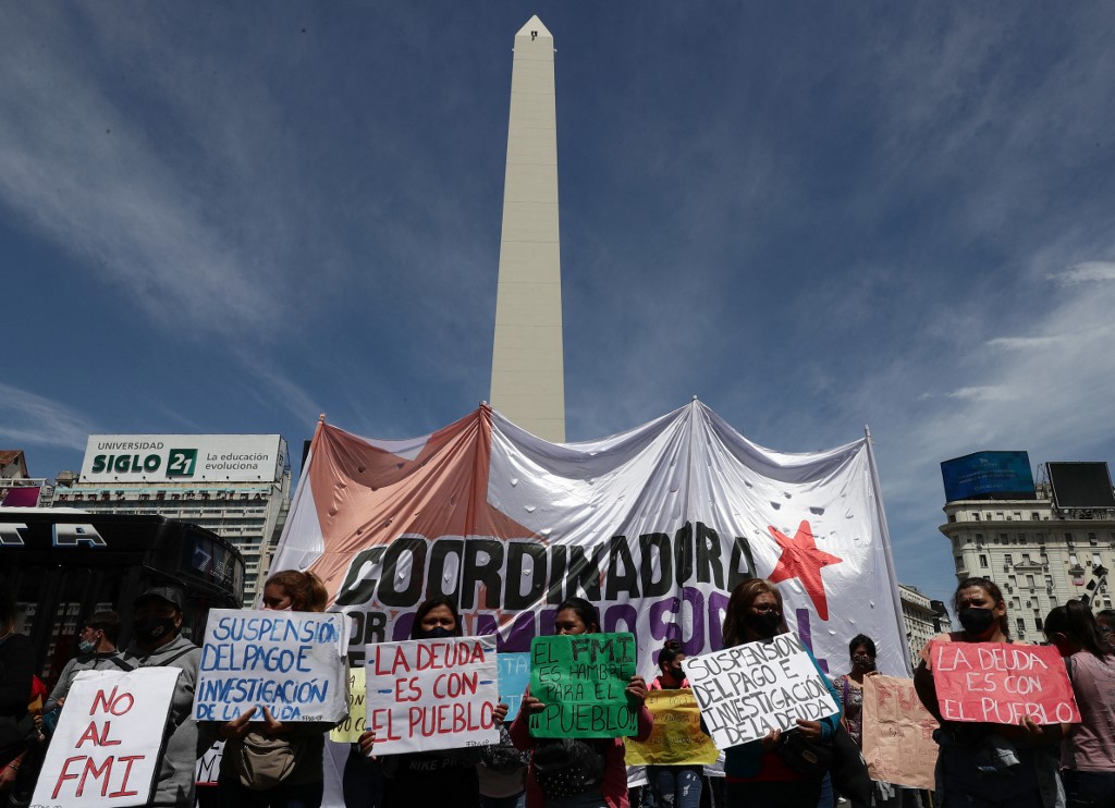 Argentina enfrenta la deuda con el FIM, adquirida en el gobierno de Mauricio Macri. (AFP)