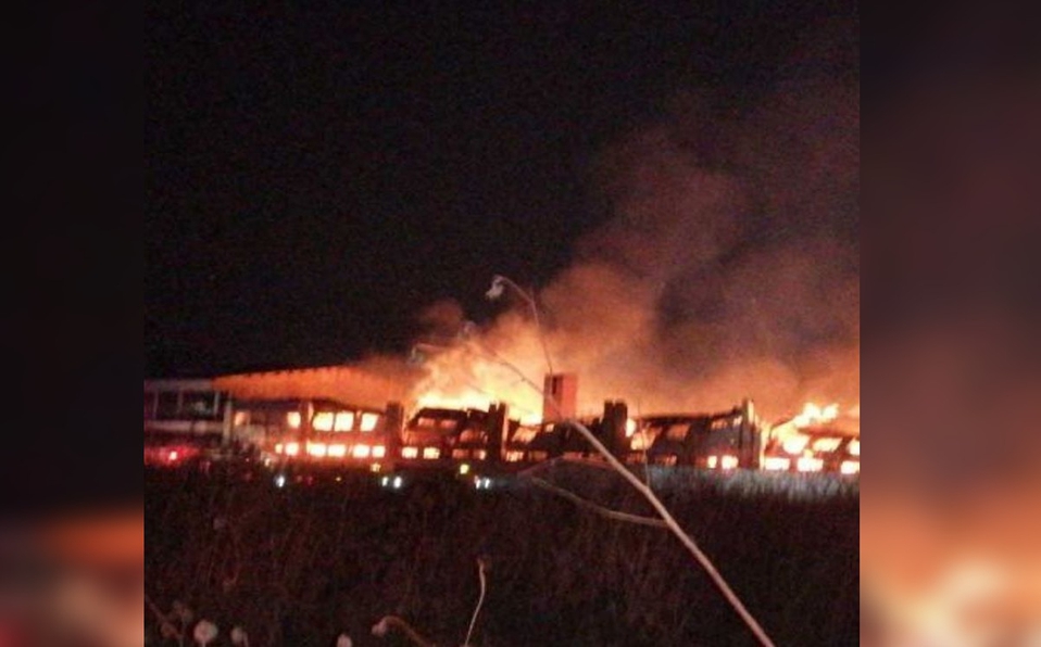 Bodega de cartón se incendia de Chalco, Edomex