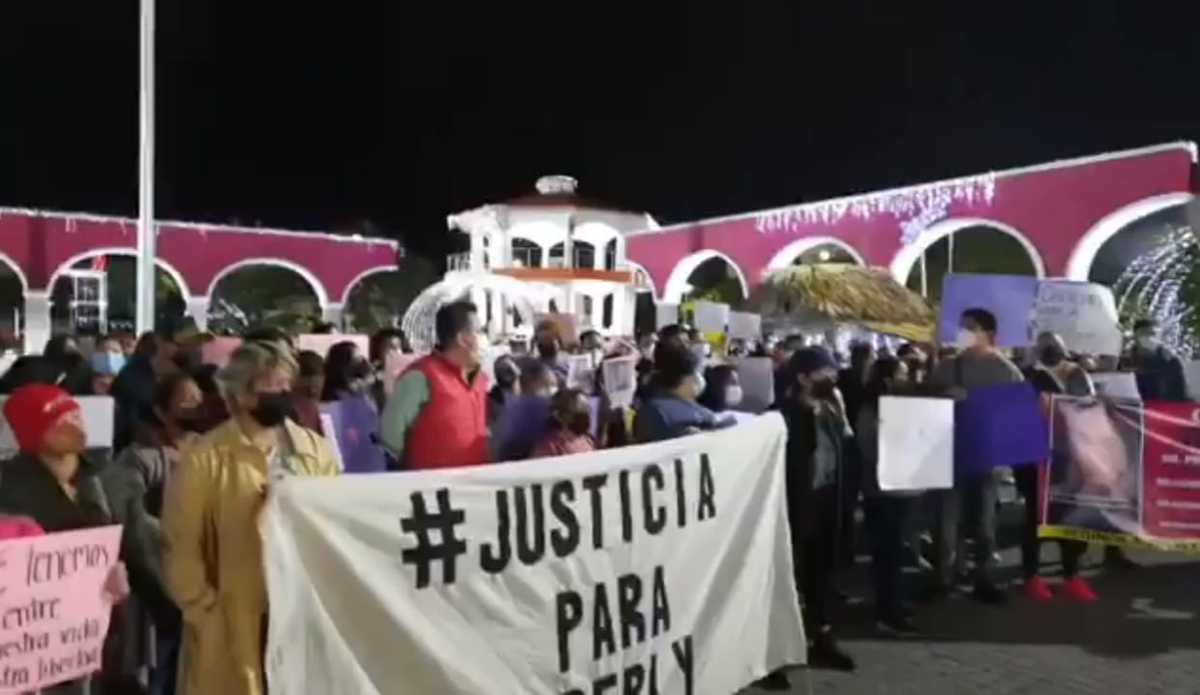 El colectivo feminista "Novias de la Luna" estuvo presente en la protesta. | Isabel Zamudio