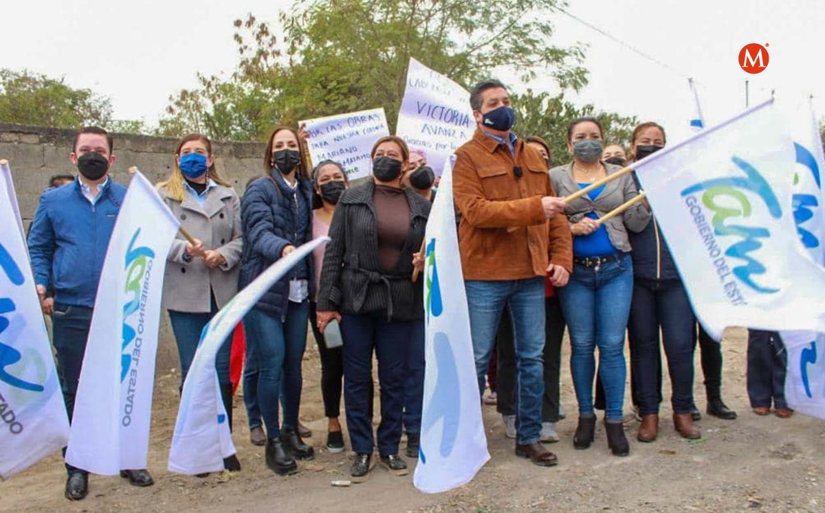 Francisco García Cabeza de Vaca en arranque de obra de pavimentación. (Cortesía)