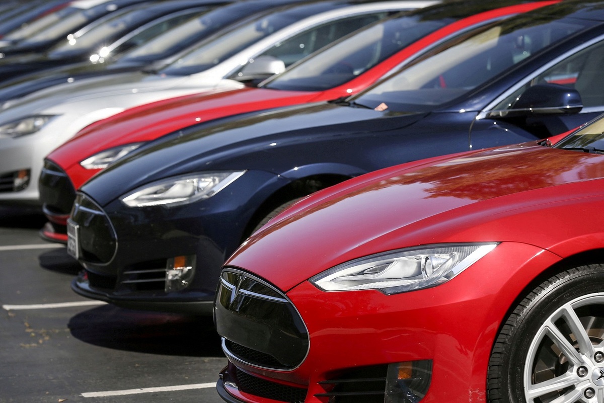 El joven avisó a Tesla sobre las fallas en el sistema, pues no quería vulnerar su seguridad. (Reuters)