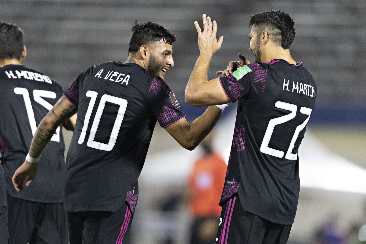 México sufre pero vence a Jamaica en las eliminatorias mundialistas (Imago7)
