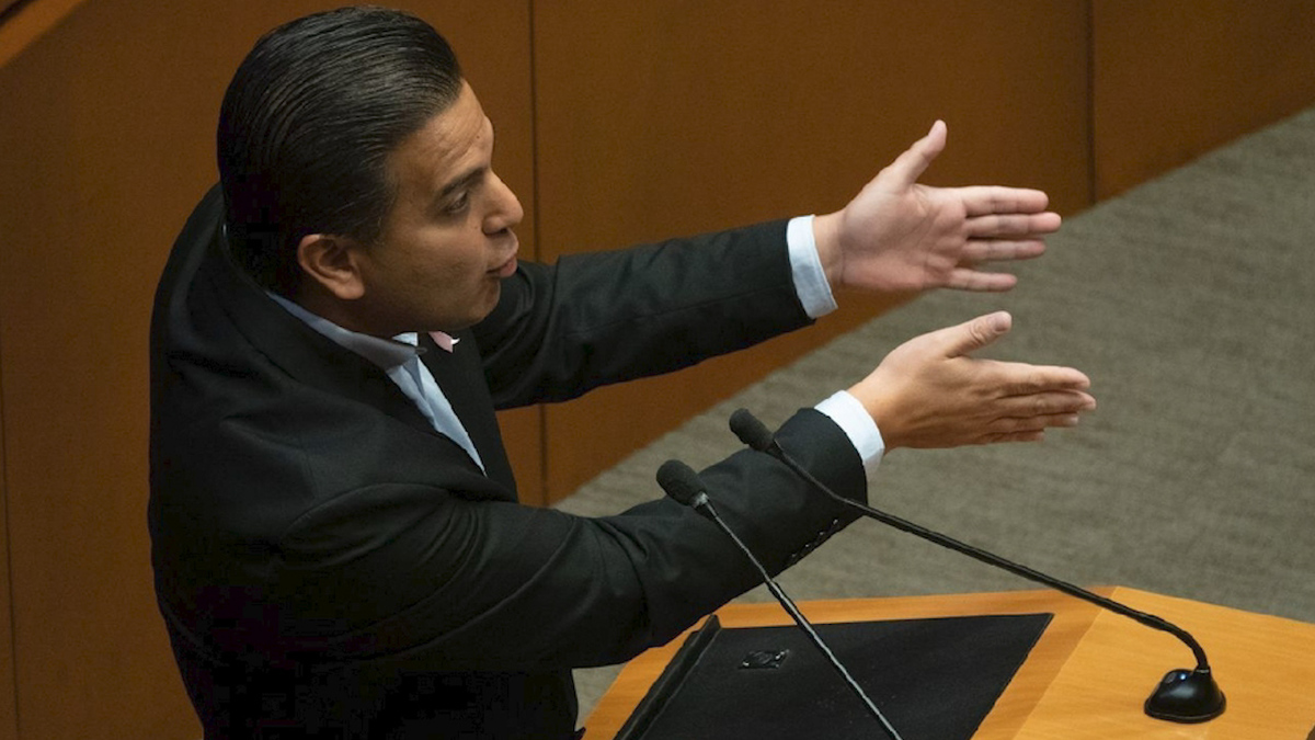 Senador Damián Zeda, a favor de la desaparición de poderes
