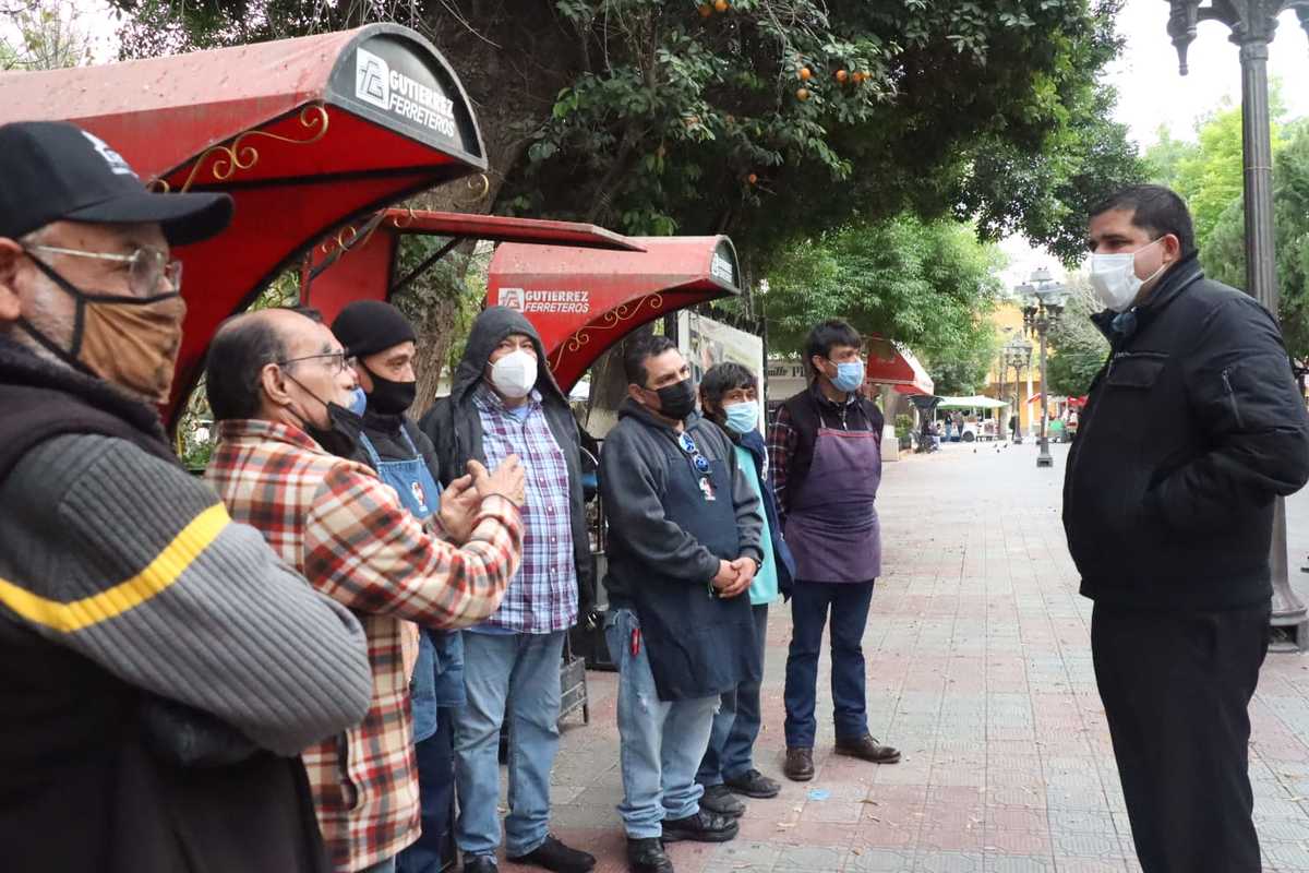 El  alcalde de Lerdo entregó apoyos alimentarios a locatarios del mercado Donato Guerra. | Luis Alatorre