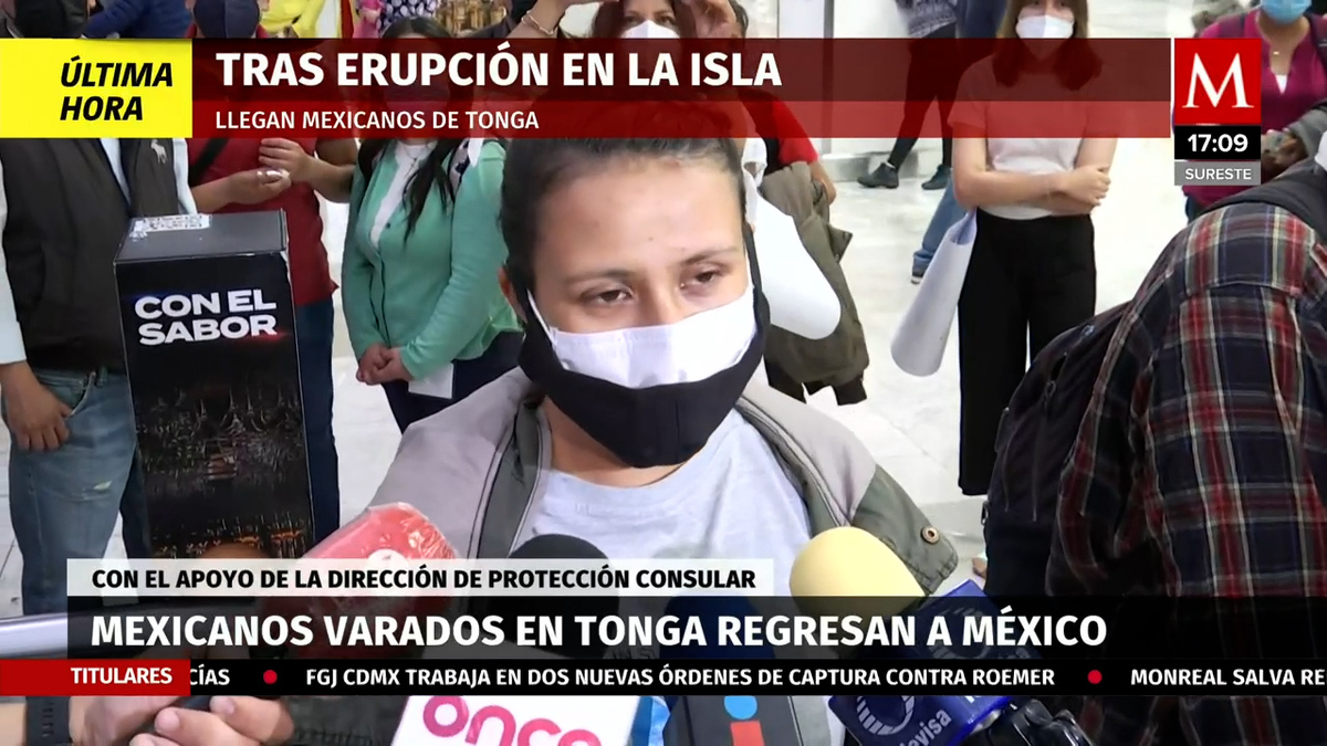 Llegan a México biólogos varados en Tonga tras erupción volcánica