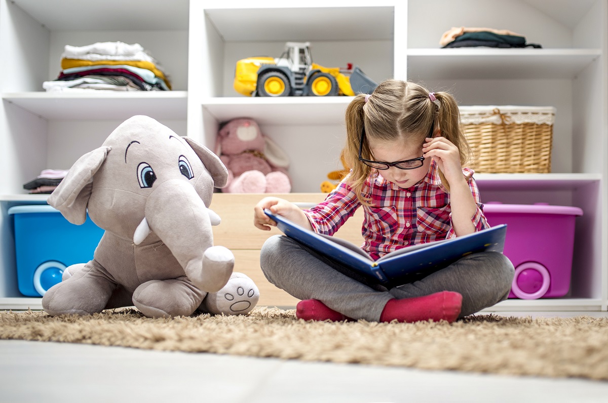 A través de la poesía, los niños aprenden a transmitir de manera bella las emociones. (freepik.es)