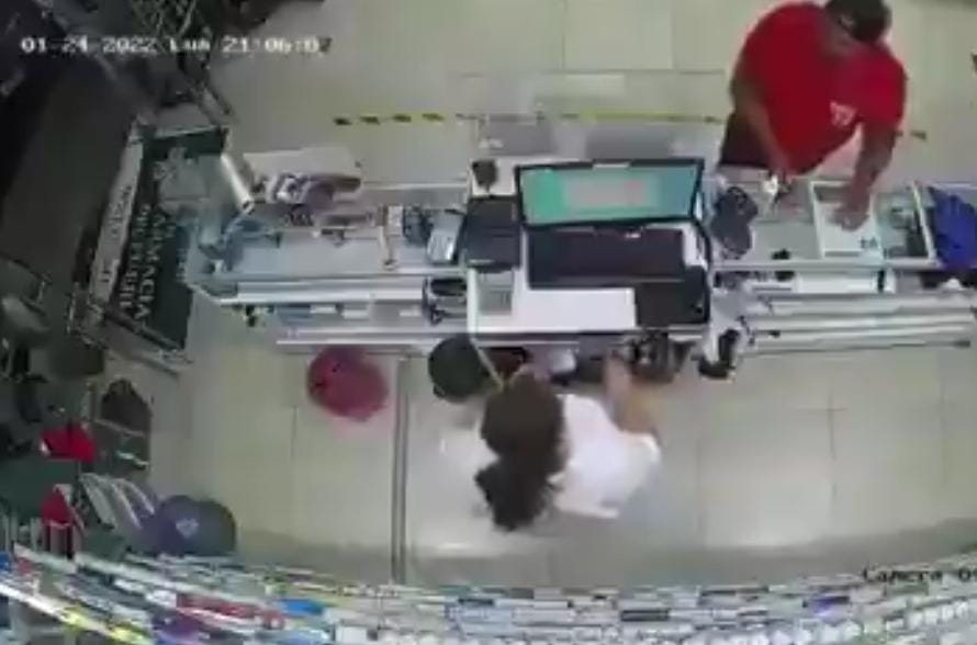 Asaltante pide de favor mil pesos durante atraco en Puerto Vallarta (Especial)