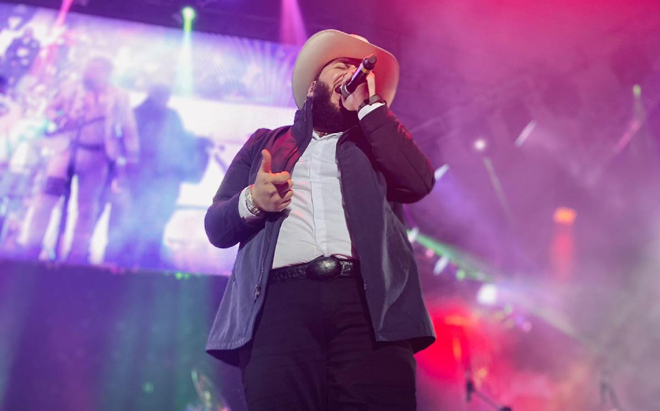 Cantante de música regional mexicana, "El Fantasma"