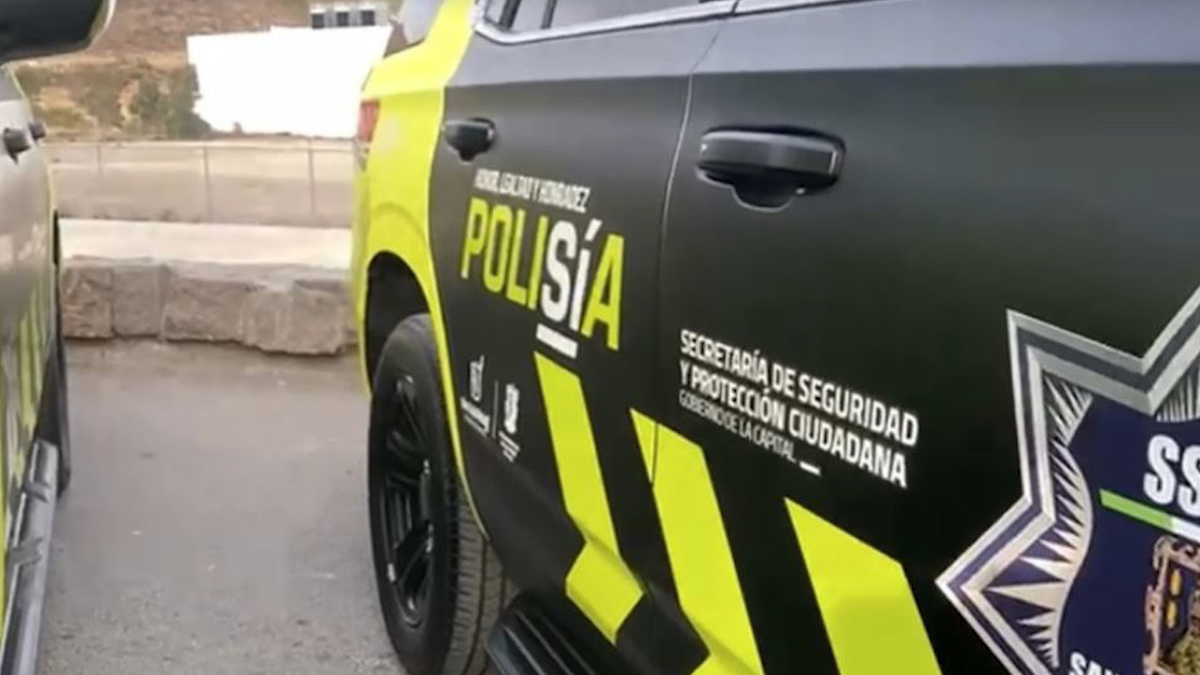 En SLP, rotulan patrullas con la palabra 'Polisía'
