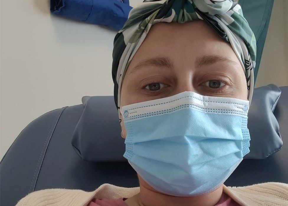 Hannah Catton dice que ha sido difícil pasar por el tratamiento contra el cáncer sin su familia, debido a las restricciones de Covid